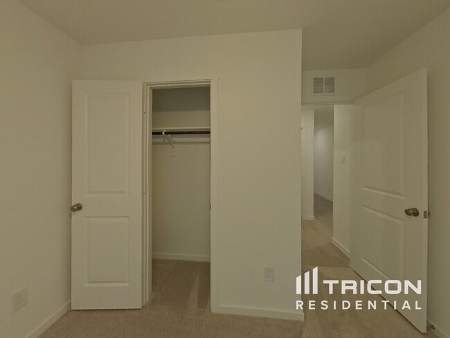Building Photo - 10744 Cowhide Ln