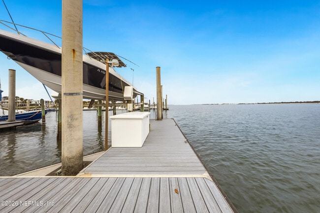 Building Photo - 75 Comares Ave