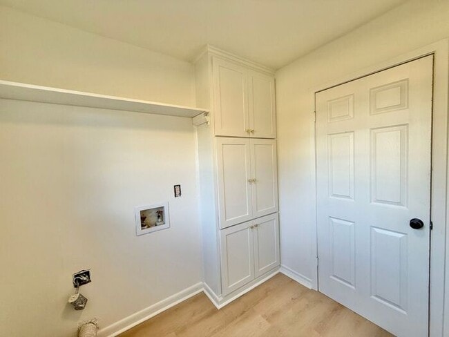 Building Photo - Spacious 3-Bedroom, 2-Bath Home with Bonus Room & Modern Touches