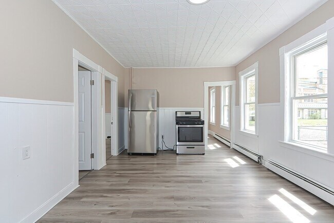 Building Photo - 78 Boisvert St