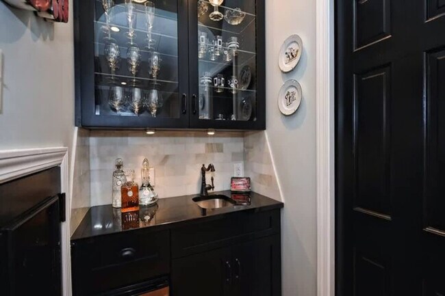 Building Photo - 600 Hermitage Ct