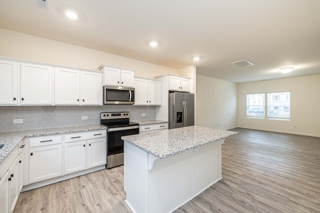 Building Photo - Charming 3-Bedroom End Unit Townhome Near Jack Alexander Blvd - APRIL MOVE IN SPECIAL