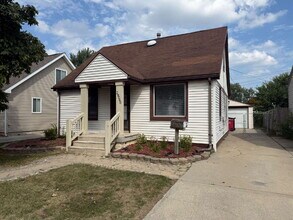 Building Photo - "3-Bedroom Home in Roseville - Spacious 1294 Sq Ft Comfort!"