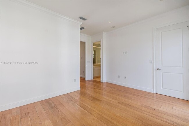 Building Photo - 464 Fernwood Rd