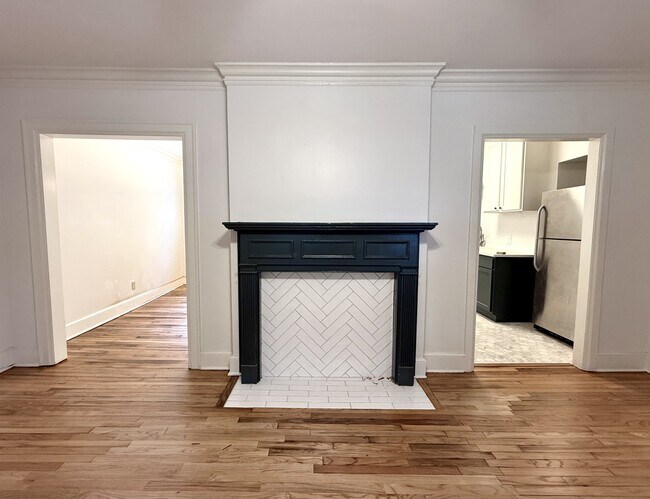 Building Photo - 807 E Edgemont Ave