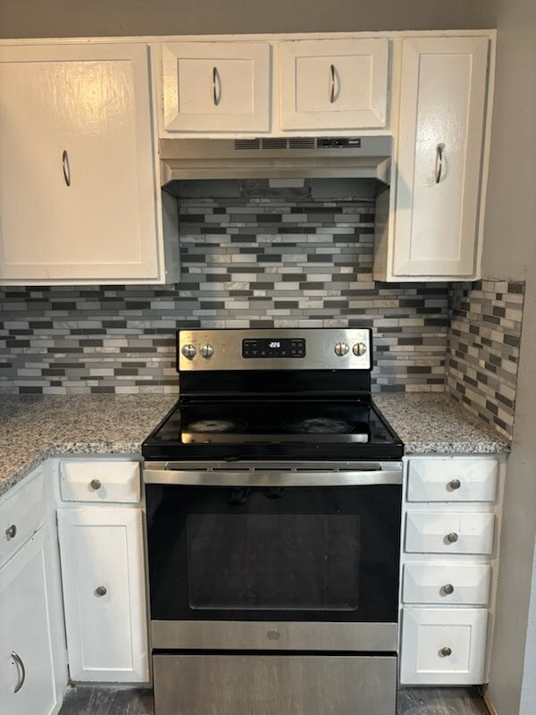 Building Photo - 228 Elmwood Dr