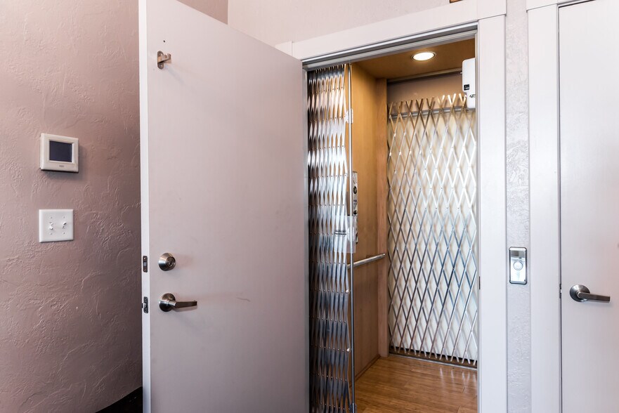 Elevator opens to foyer - 612 Hull St