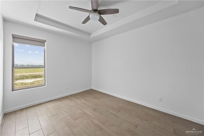 Building Photo - 1220 E Camellia Ave