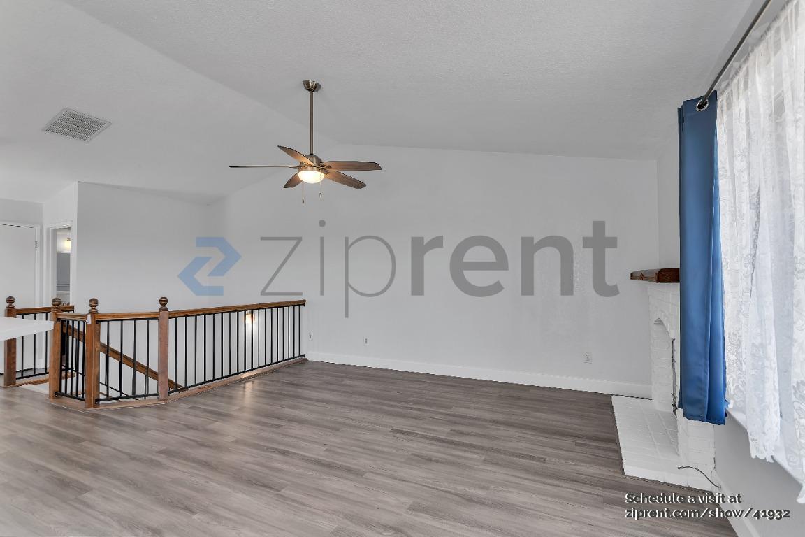 Building Photo - 527 Bustos Pl