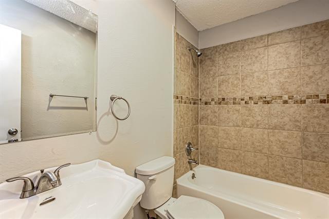 Building Photo - 352 Lakeside Dr