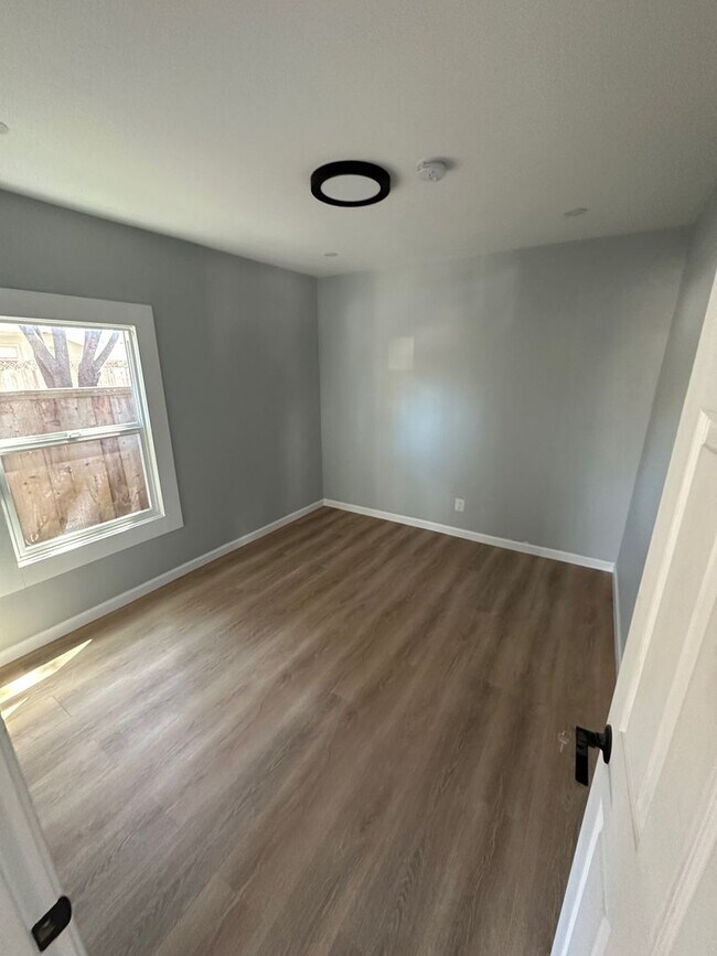 Building Photo - Cozy Santa Cruz Cottage