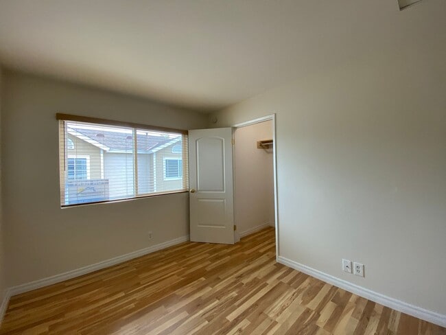Building Photo - Bright and Spacious 2 Bed/1.5 Bath South O...