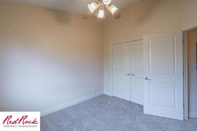 Building Photo - Pet Friendly 2 Bedroom 2 Bathroom Condo.