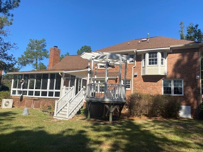 Building Photo - 118 Sassafras Rd