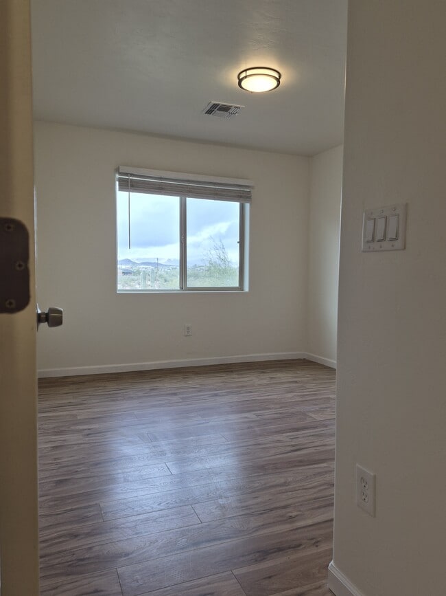 Building Photo - 299 N Hasman Dr