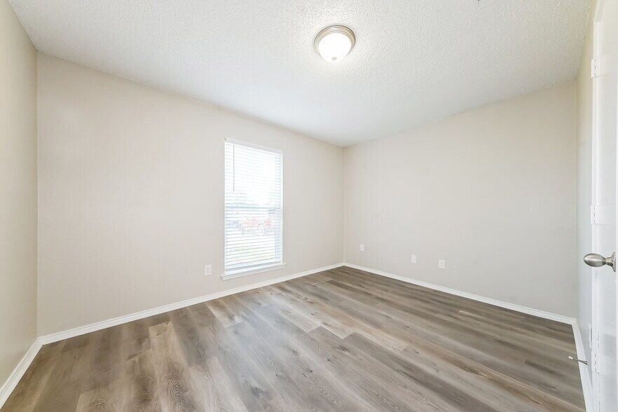 Building Photo - 1101 Twin Cedar Ct