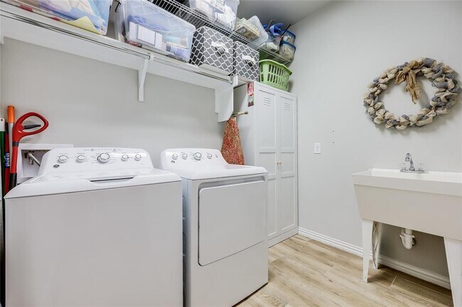 Building Photo - 7820 Turnback Ledge Trail