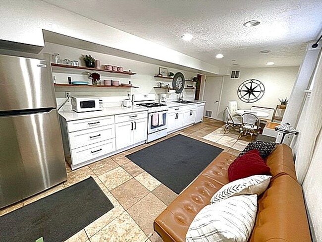 Building Photo - Mountain Retreat Home in Summit Park