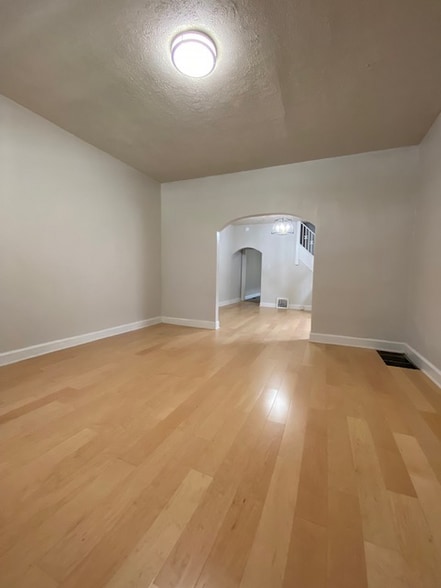 Building Photo - 2824 N Park Ave