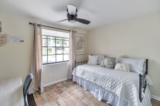 Building Photo - 12447 Mondragon Dr