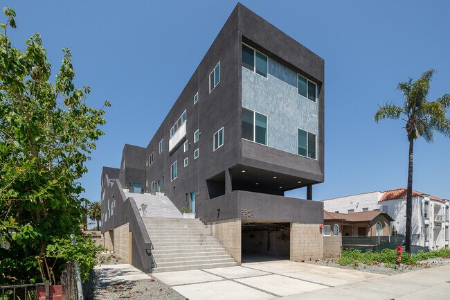 Building Photo - 3045 W Boulevard2A-2A