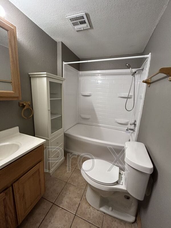 Building Photo - 1107 E 7th St