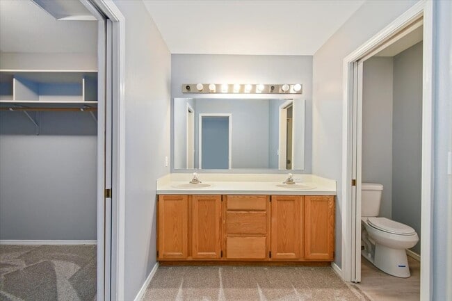 Building Photo - 636 W Richmond Ln