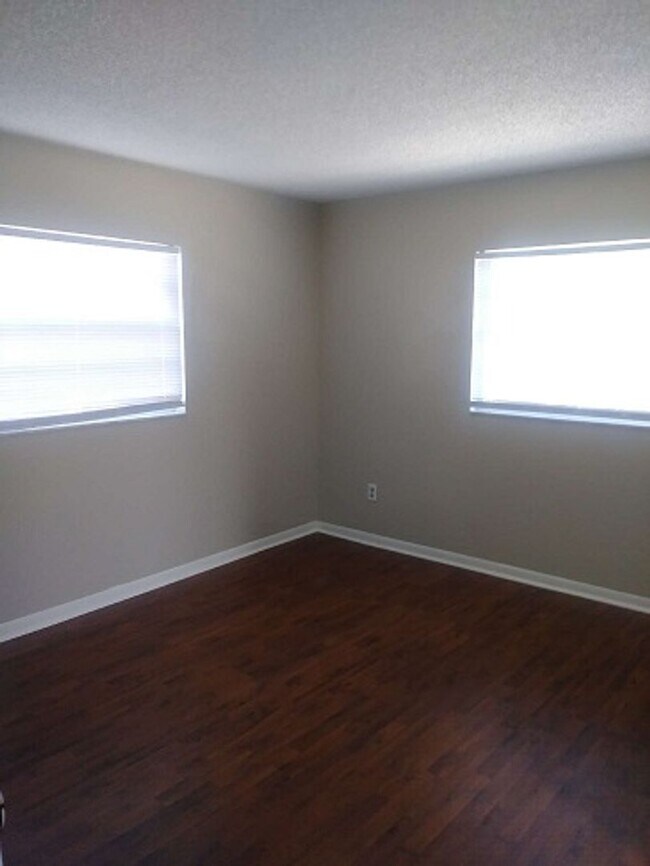 Building Photo - 1 BR/1.5 BA Apt near Downtown Eustis