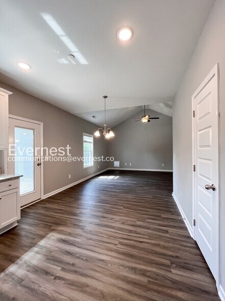 Building Photo - 1105 Prospect Ct