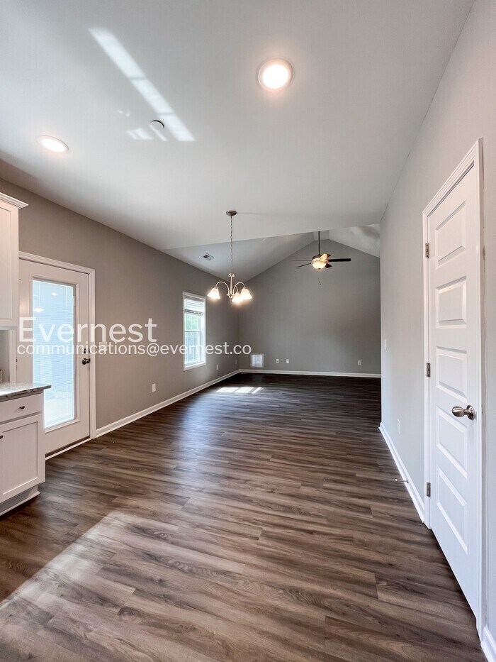 Building Photo - 1105 Prospect Ct