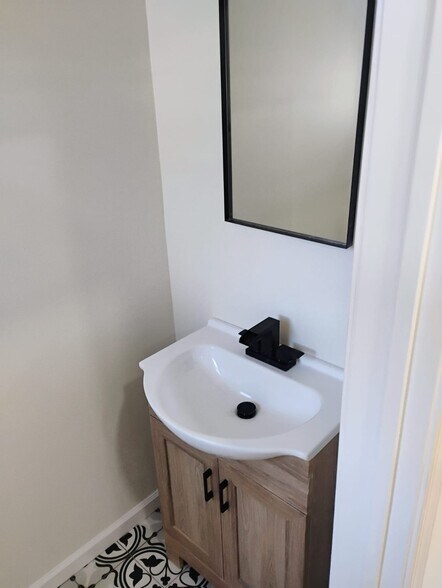 Building Photo - 1505 N Conestoga St