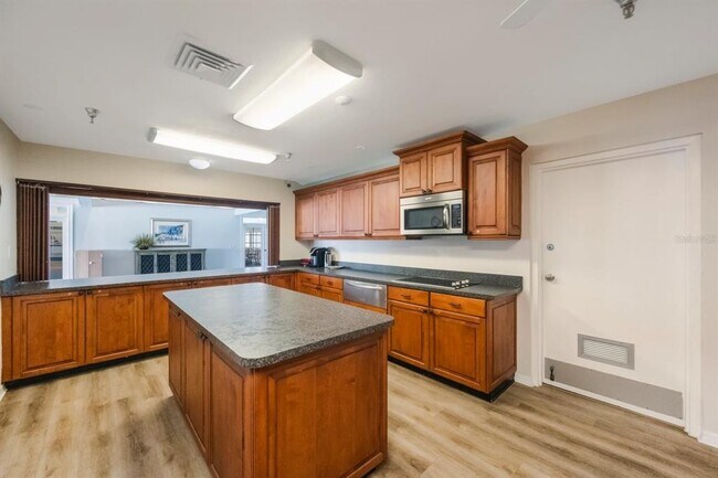 Building Photo - 7984 Sailboat Key Blvd S