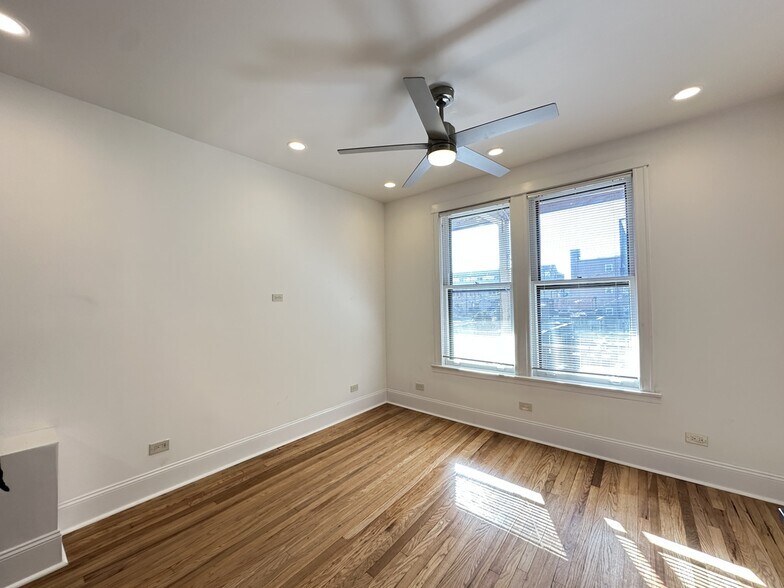 Building Photo - 2821 W Shakespeare Ave