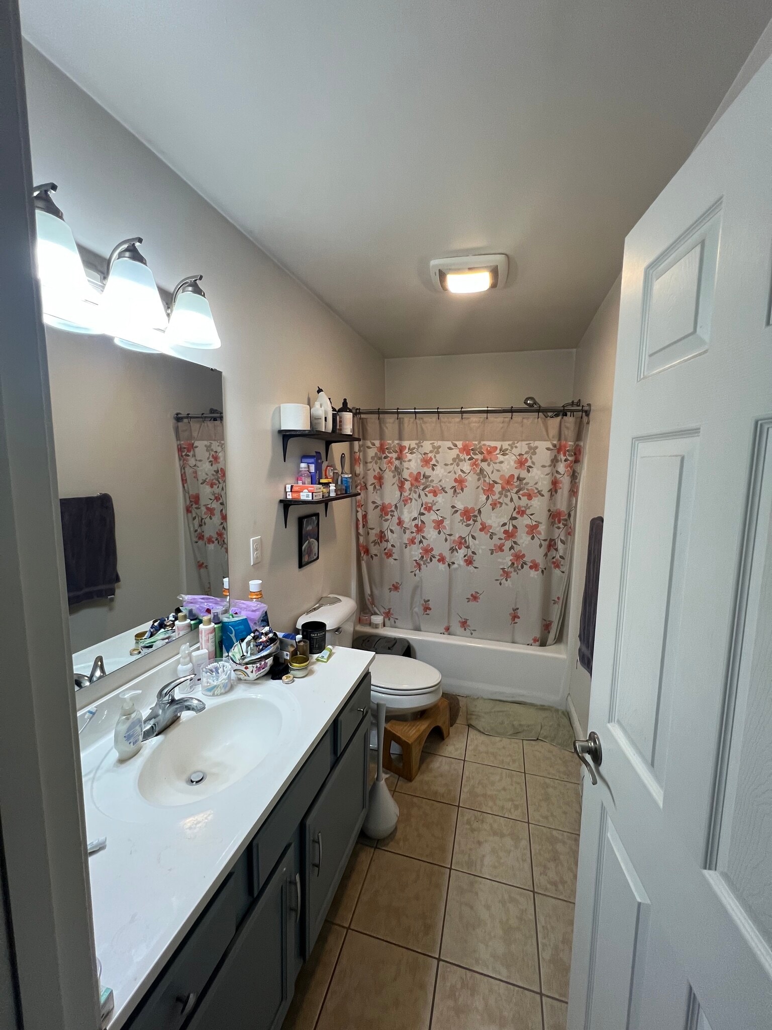 Upstairs full bath - 7 Pleasant Woods