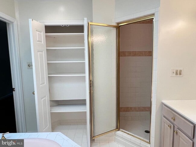 Building Photo - 10101 Alsace Ct