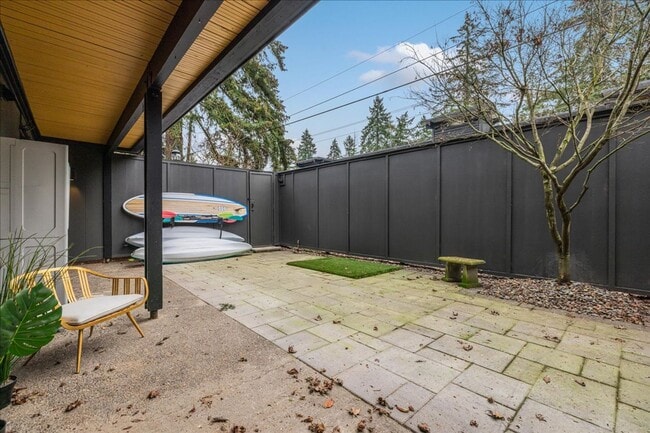 Building Photo - Furnished three bedroom condo on the lake available 2/1/26 - short term rental