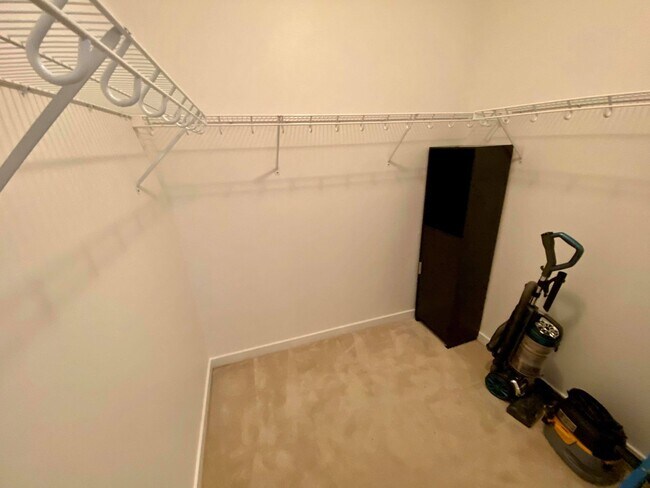 Building Photo - Charming 2Bedroom/2Bath Condo in Heart of ...