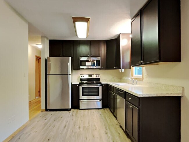 Building Photo - 2551 Charlotte St