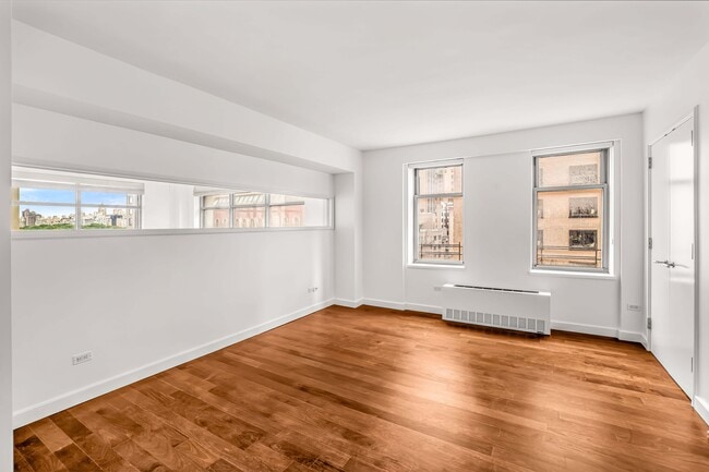 Building Photo - 100 W 58th St