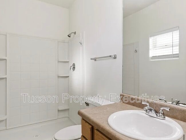 Building Photo - 324 W 23rd St