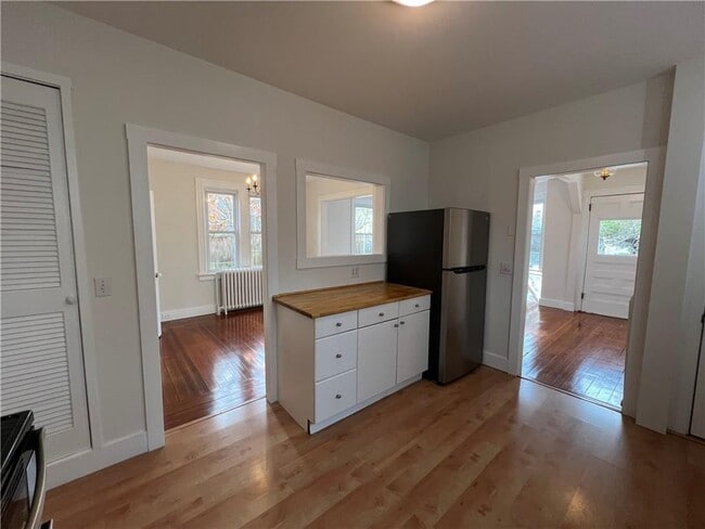 Building Photo - 109 1/2 Second St