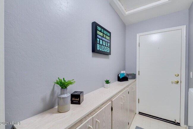 Building Photo - 10474 E Morning Star Dr