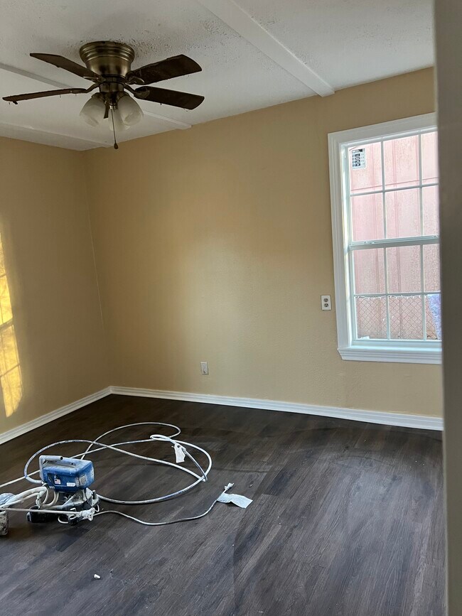 Building Photo - 1509 Main St