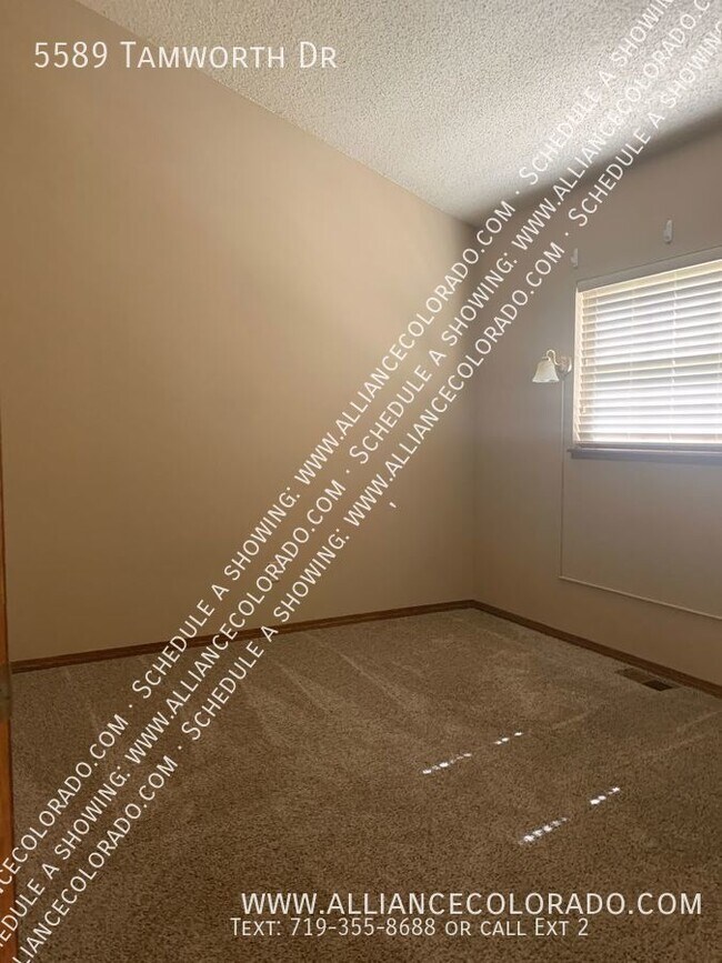 Building Photo - 5589 Tamworth Dr