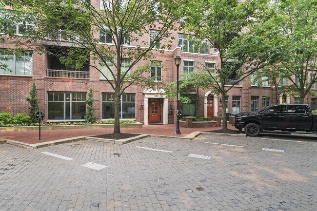 Building Photo - 251 Daniel Burnham Square