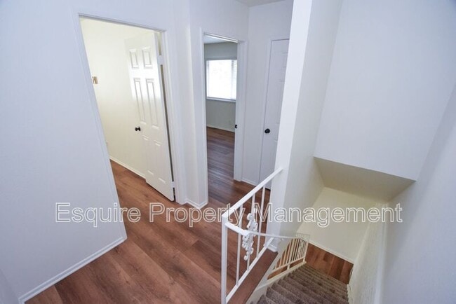 Building Photo - 1131 Carlsbad Pl