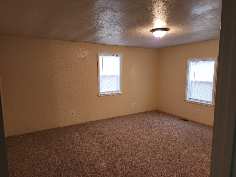 Building Photo - 407 W Jefferson St