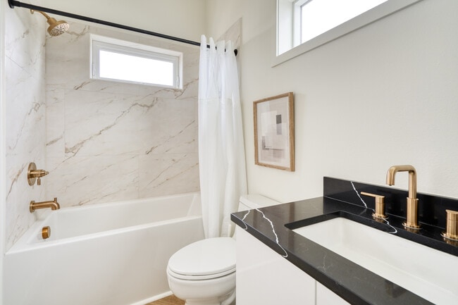 Building Photo - 5012 NE 26th Ave