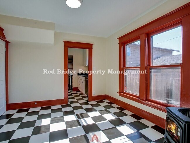 Building Photo - 5022 NE 23rd Ave