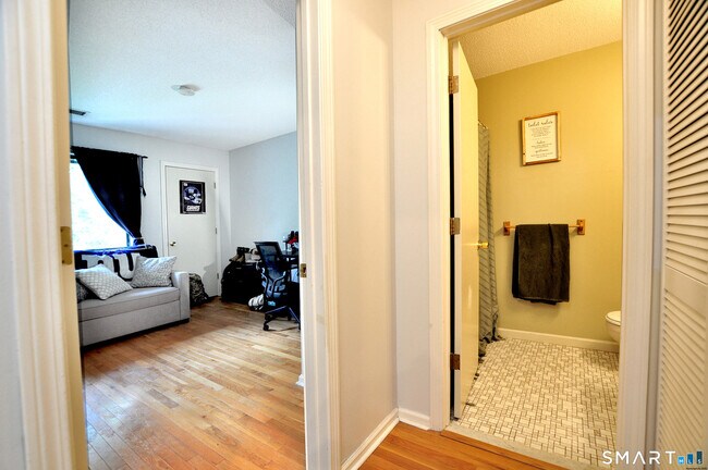 Building Photo - 30 Simsbury Landing